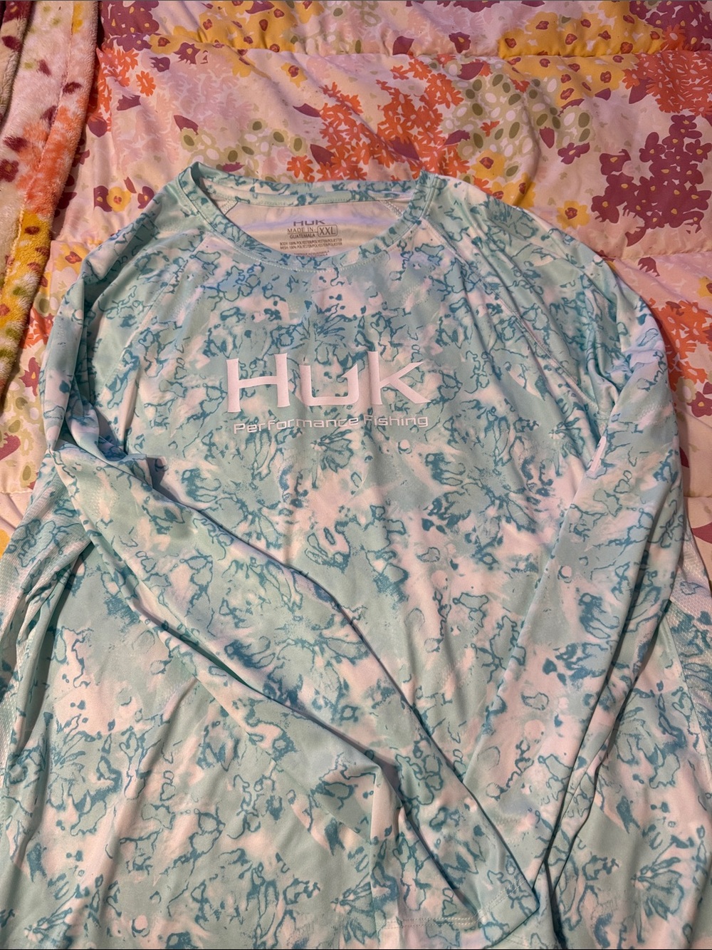Huk Womenโs Long-Sleeve Performance Top in Aqua Marble XXL